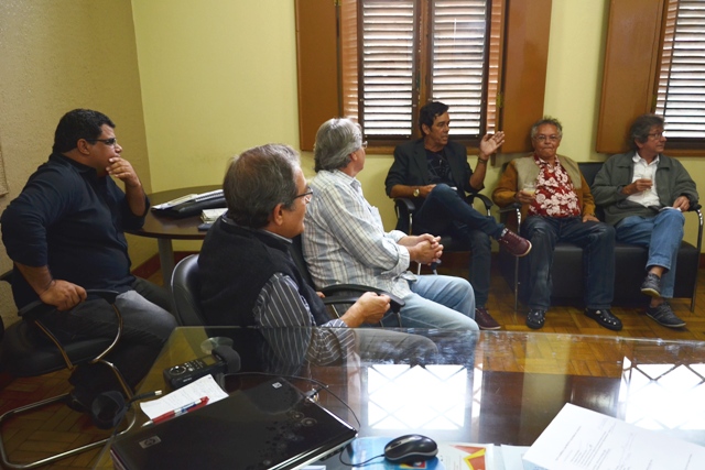 Membros do Governo e o Trio Irakitan - Edilson, Tony e Josias (da esquerda para direita)