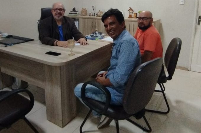 Líderes comunitários da Vila Serrana visitam Smed e solicitam melhorias em equipamentos públicos