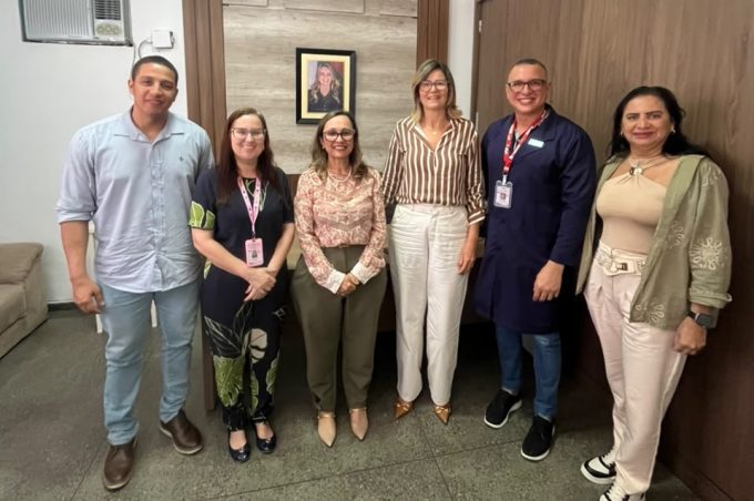 Fundação de Saúde recebe representantes do município de Itapetinga para discutir ampliação da oferta de exames do Lacem