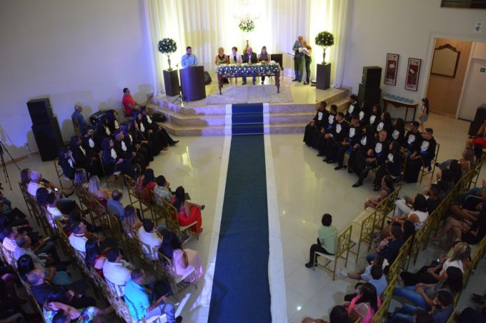 Formatura de estudantes da Escola Ridalva Correa de Melo marca conclusão do Ensino Fundamental