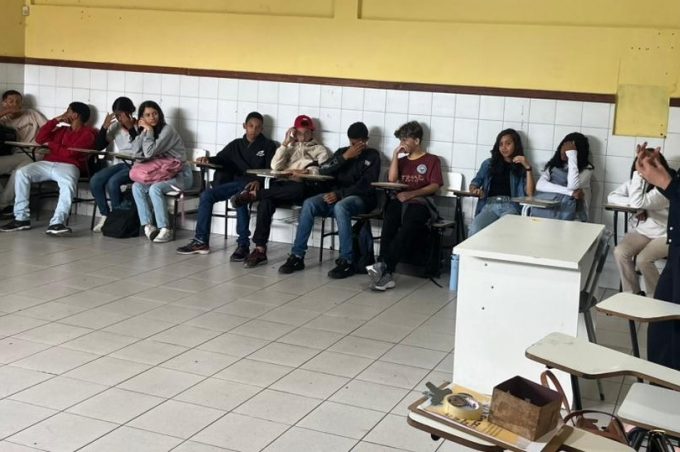 Secretaria Municipal de Educação realiza ação de encerramento do Setembro Amarelo na Escola Fernando Spínola