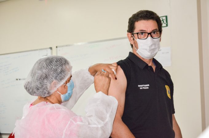 Profissionais de segurança e salvamento acima de 50 anos continuam a ser vacinados
