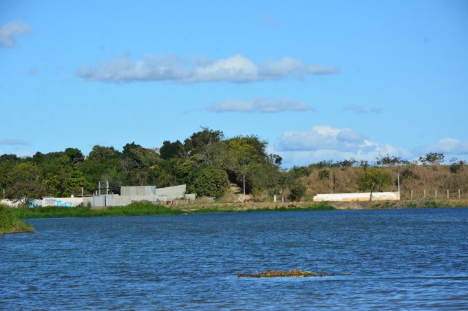 Com recursos próprios, Prefeitura revitaliza Lagoa das Bateias para iniciar obras de infraestrutura no parque