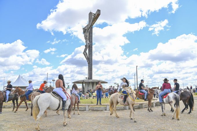 Fé e tradição sertaneja marcam 2ª Missa do Vaqueiro em Vitória da Conquista