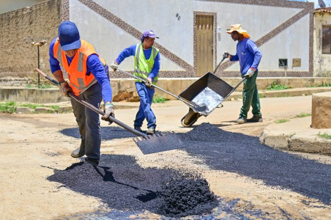 Operação Tapa-Buraco amplia manutenção das vias em Vitória da Conquista