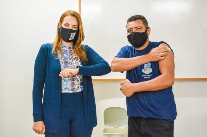 Garis de Conquista são vacinados contra a Covid-19 no dia em que são homenageados