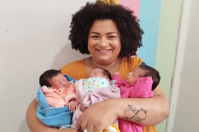 Hospital Esaú Matos intensifica cuidados humanizados com bebês de baixo peso por meio do Alojamento Família Canguru