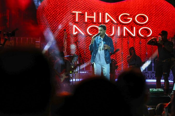 Arraiá da Conquista 2025: Thiago Aquino tocou corações apaixonados com o melhor do arrocha