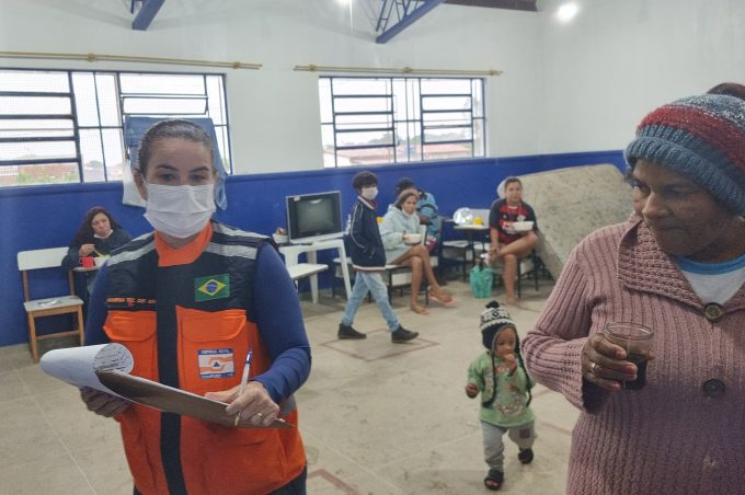 Prefeitura monta estrutura de apoio a famílias desabrigadas em Lagoa das Flores