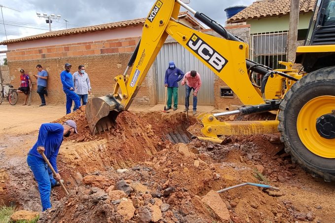 Emurc avança com obra de asfaltamento de rua no distrito de José Gonçalves