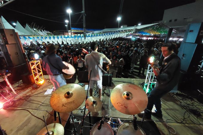 Teu Soares se apresenta no intervalo dos shows de Hermeto e Robertinha