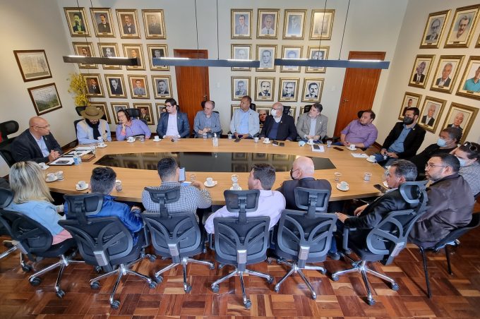 Dudé inicia trabalhos como prefeito em exercício com reunião com o primeiro escalão do Governo Municipal