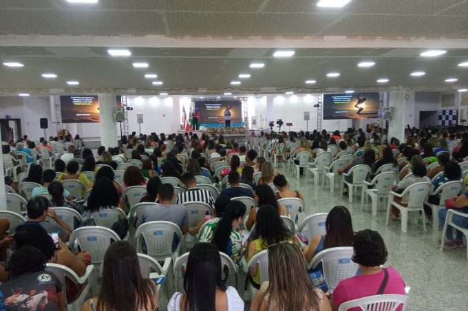 Jornada Pedagógica mobilizou mais de 1.500 participantes. Palestra sobre liderança encerrou o evento