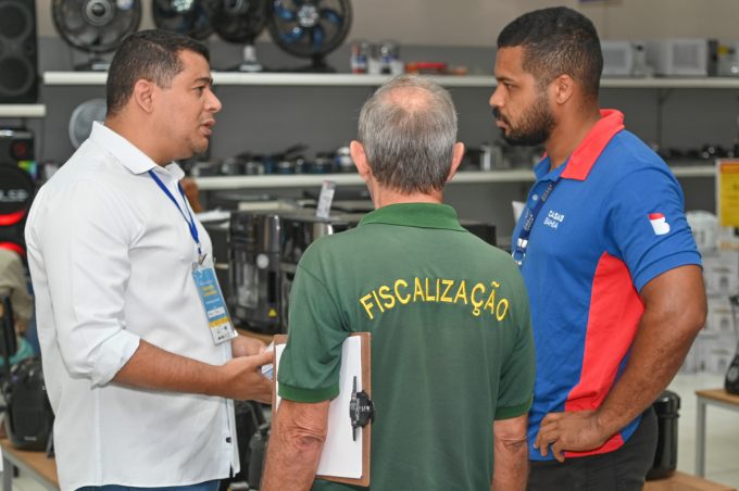 Semana Municipal do Consumidor: Procon realiza ação educativa com consumidores e lojistas no Centro da cidade