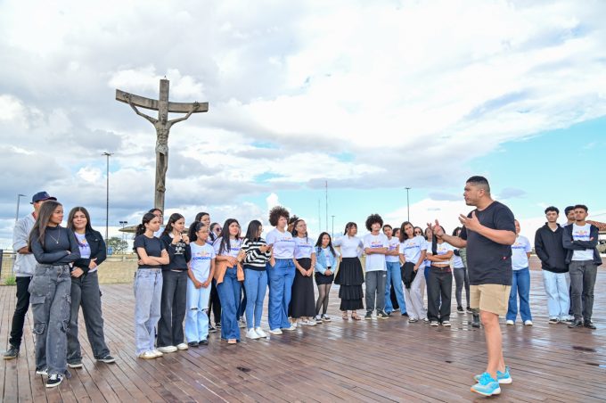 Projeto Conquistar realiza aula itinerante com alunos em preparação para o Enem