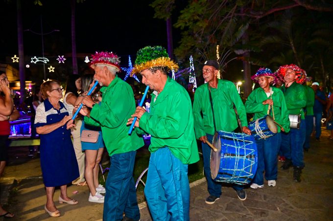 Natal Conquista de Luz: Tradição do Terno de Reis Santa Bakhita marca início das apresentações natalinas na Praça Tancredo Neves