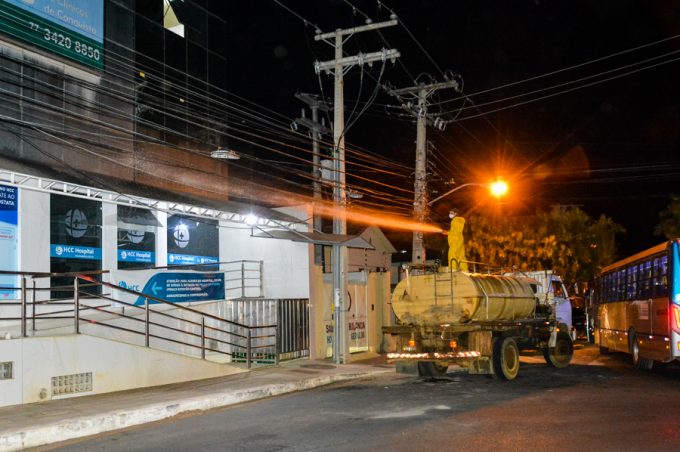 Prefeitura realiza limpeza em locais de grande circulação de pessoas