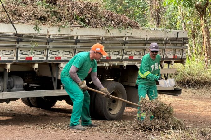 Secretaria de Meio Ambiente mantém trabalho contínuo de conservação de praças, jardins e áreas verdes do município