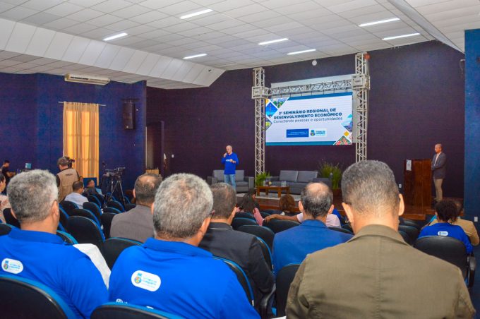 Seminário de Desenvolvimento Econômico começou com discussões sobre desafios, oportunidades e empreendedorismo