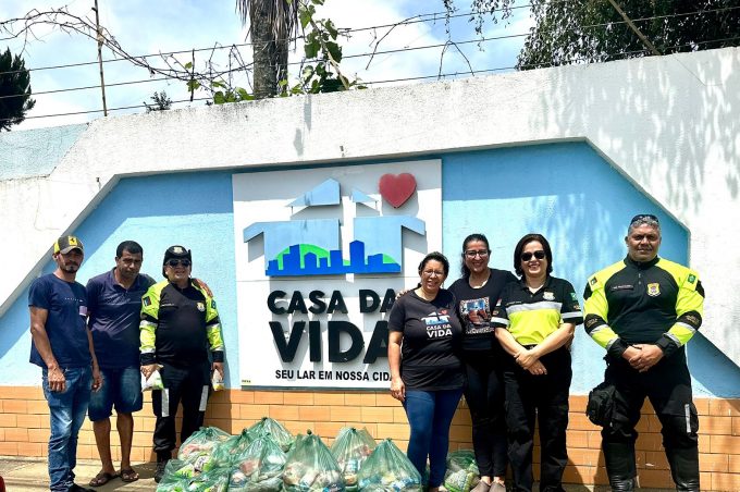 Semob entrega alimentos arrecadados durante passeio ciclístico a instituições sociais