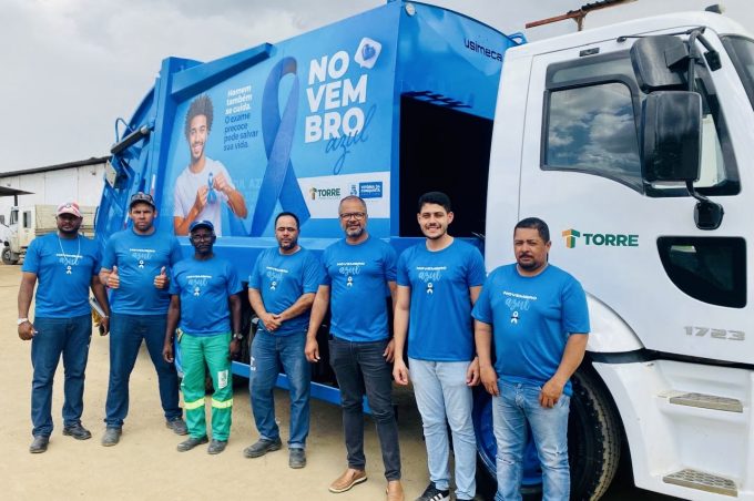Caminhão da coleta ganha nova cor e reforça campanha do Novembro Azul em Vitória da Conquista
