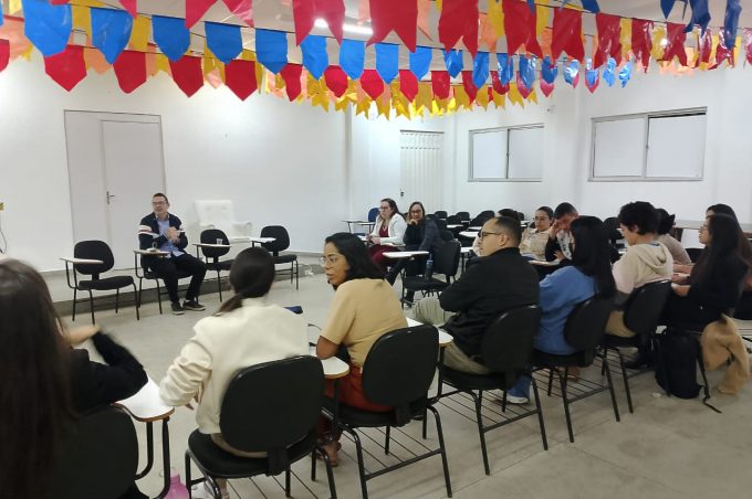 Esaú Matos: Programa Municipal de Residência Médica discute contribuição dos novos médicos na dinâmica da unidade