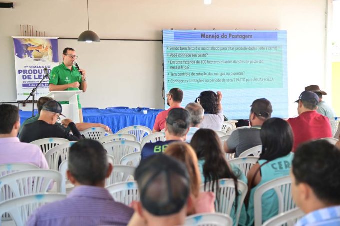 Semana do Produtor de Leite de Vitória da Conquista discute melhorias no desenvolvimento da cadeia produtiva