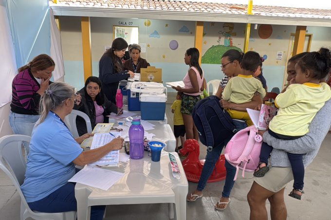 Campanha de multivacinação atualiza cadernetas de crianças em creche do Nossa Senhora Aparecida