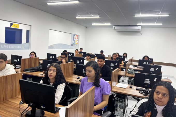 Governo Municipal inicia cursos gratuitos de Libras e Informática para jovens