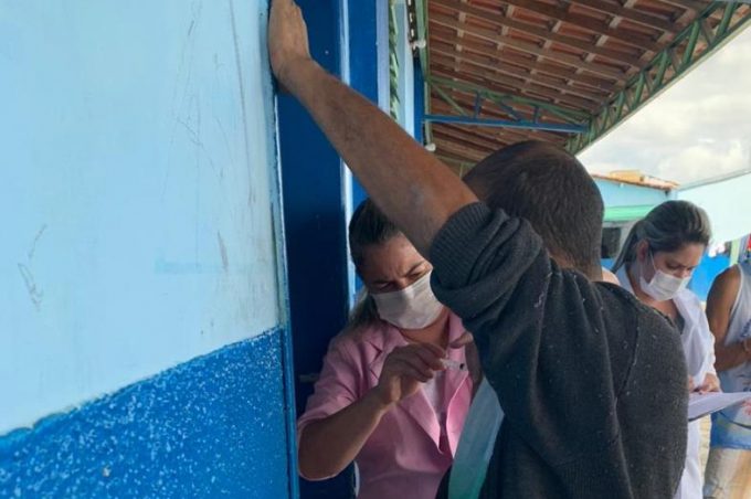 Prefeitura atualiza calendário de vacinas da população em situação de rua no abrigo provisório