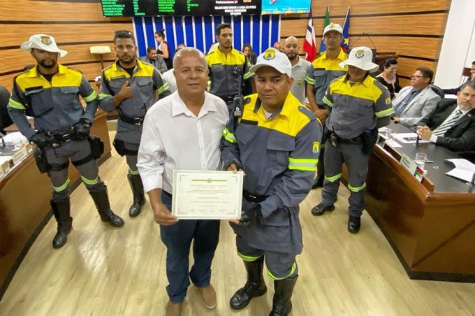 Agentes do Simtrans recebem moção de aplausos na Câmara