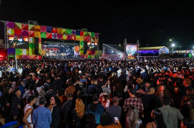 Arraiá da Conquista supera recorde de inscrições para seleção de artistas e intérpretes de Libras