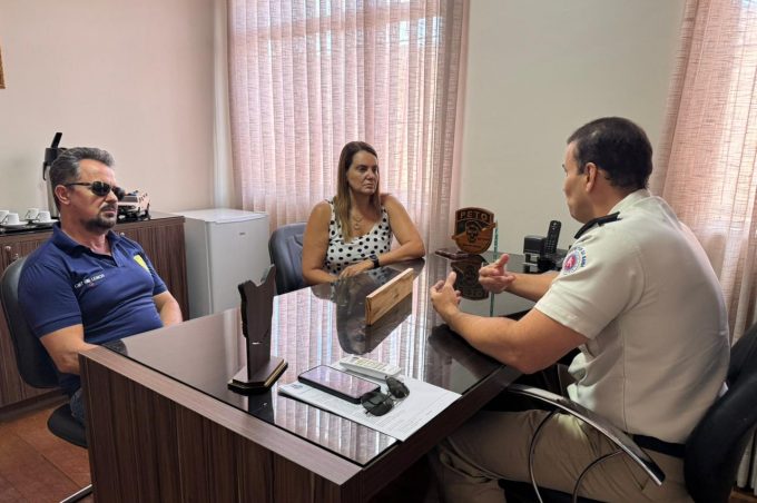 Em reunião na 77ª CIPM, representantes da Prefeitura e da Polícia Militar tratam de projeto PM no Pôr do Sol