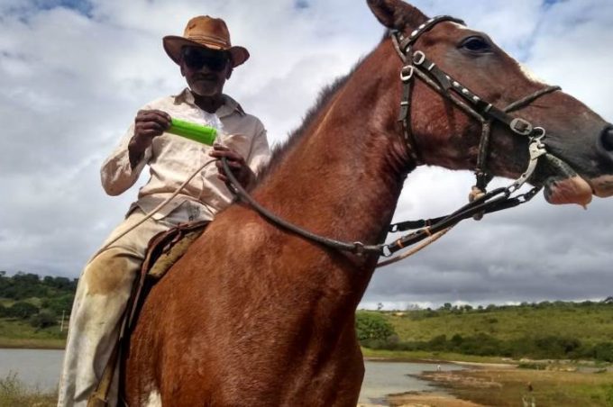 Prefeitura distribui 300 máscaras na comunidade Quilombola de Oiteiro
