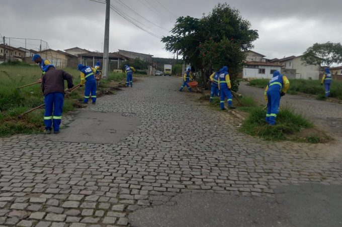 Por meio da Sesep, Prefeitura segue com mutirões de limpeza em ruas e bairros de Vitória da Conquista