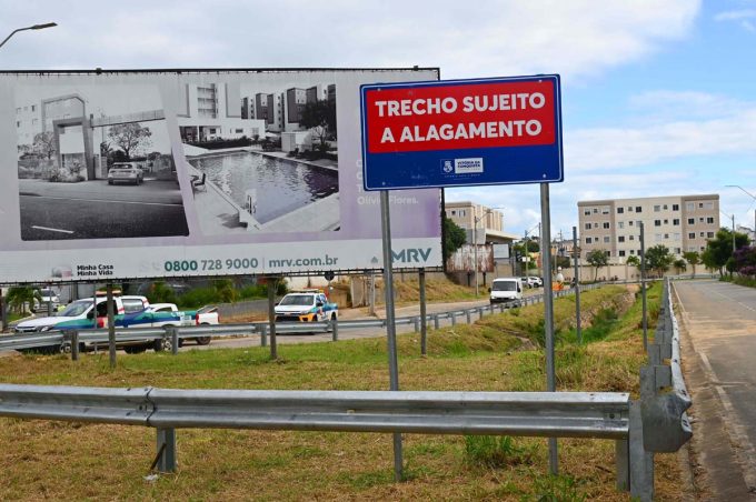 Após instalação de guard rail, trânsito na Avenida Caracas é liberado pela Prefeitura 