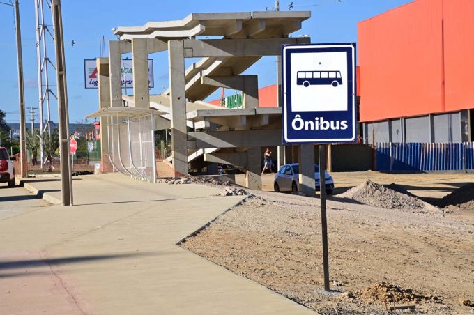Com participação da Prefeitura, intervenções viárias e construção de passarela são realizadas na BR-116