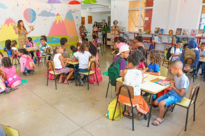 Na semana da criança, alunos de escolas da Zona Rural visitam biblioteca municipal
