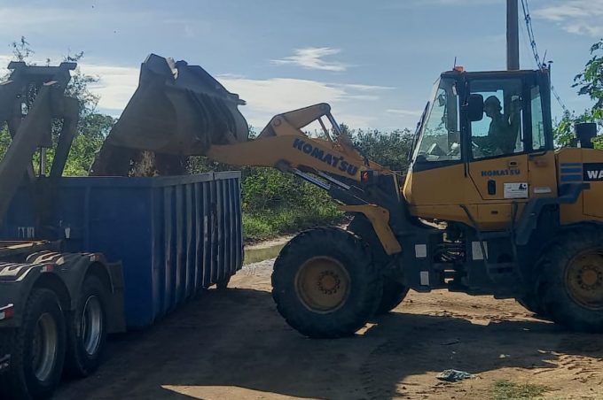 Secretaria de Serviços Públicos recolhe animais mortos descartados de forma irregular no bairro Bruno Bacelar