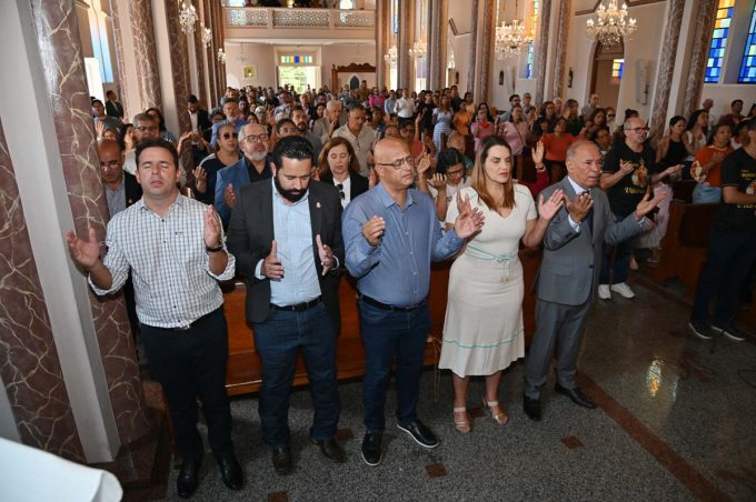 Celebração do aniversário de Vitória da Conquista começa com missa na Catedral e ato cívico na Prefeitura