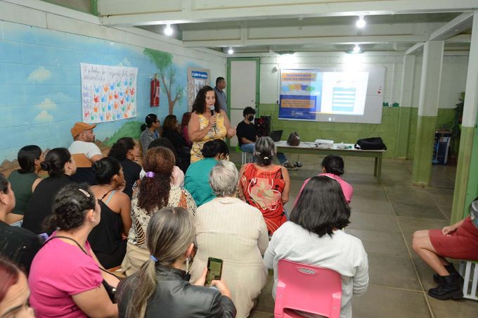 Mais de 70 pais de alunos do CMEI Paulo Freire conhecem o Governando com as Pessoas e aprovam iniciativa