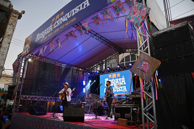 Arraiá da Conquista: penúltima noite de shows acontece com apresentações na Nove de Novembro e na Lagoa das Bateias