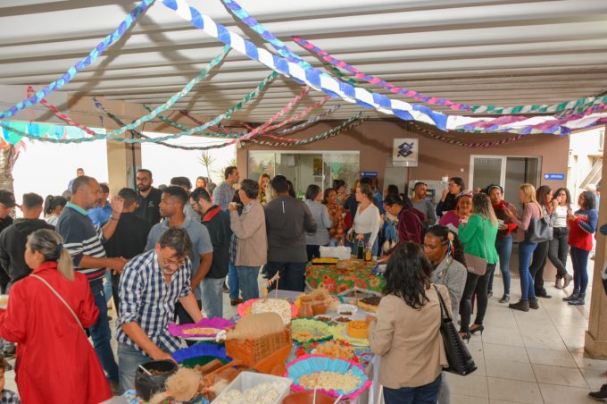 Com direito a decoração, comidas e bebidas típicas, servidores da Prefeitura celebram festejos juninos