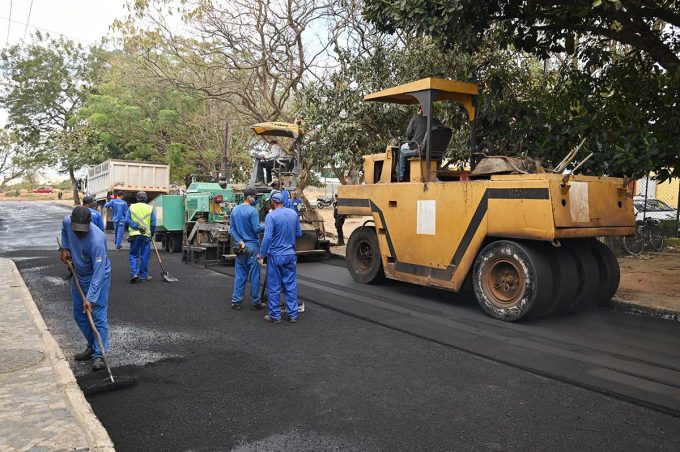 Obras do primeiro trecho da via principal da Urbis V chegam à fase de recapeamento asfáltico