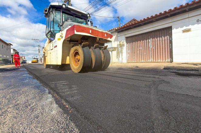Governo Municipal segue com trabalhos de recapeamento asfáltico da Rua Professor Itamar Aguiar
