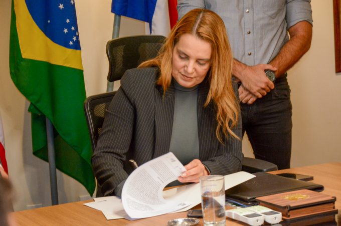 Avanço | Prefeita Sheila Lemos assina contrato com Faepe para elaboração do projeto de implantação do Polo Têxtil