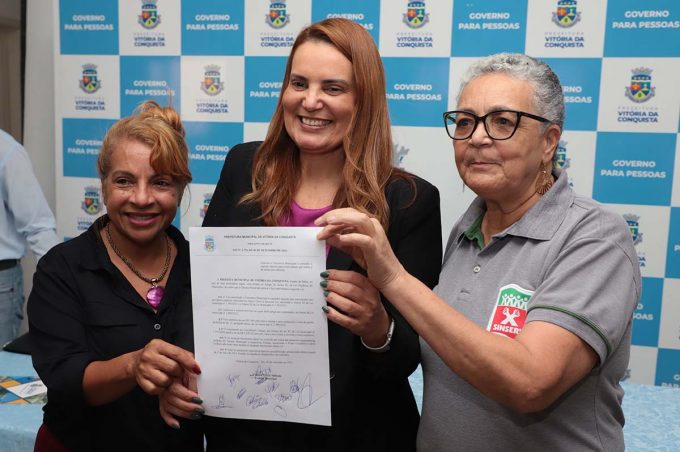 Prefeitura sanciona lei que concede reajuste salarial aos servidores municipais