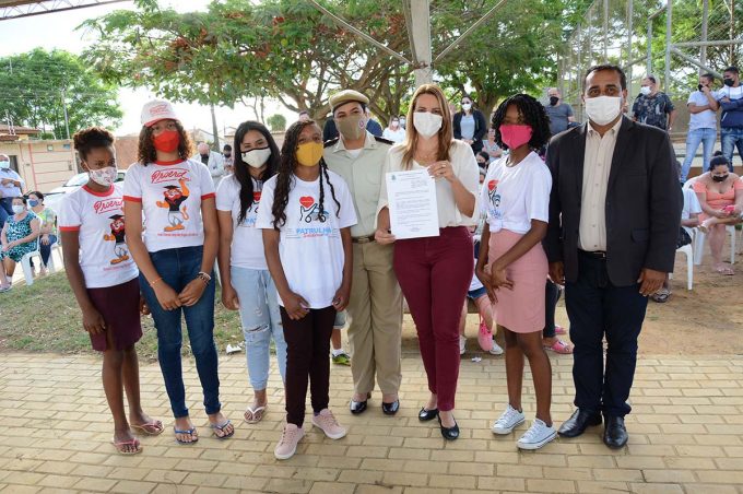 Prefeita sanciona lei que cria programa para distribuição de absorventes na escola municipal