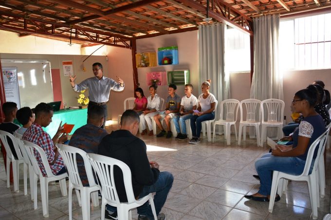 Adolescentes e jovens atendidos pelo Cras Jardim Valéria participam de projeto com foco no primeiro emprego