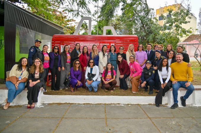 Banco Vermelho é instalado na Praça Estevão Santos para reforçar combate à violência contra a mulher